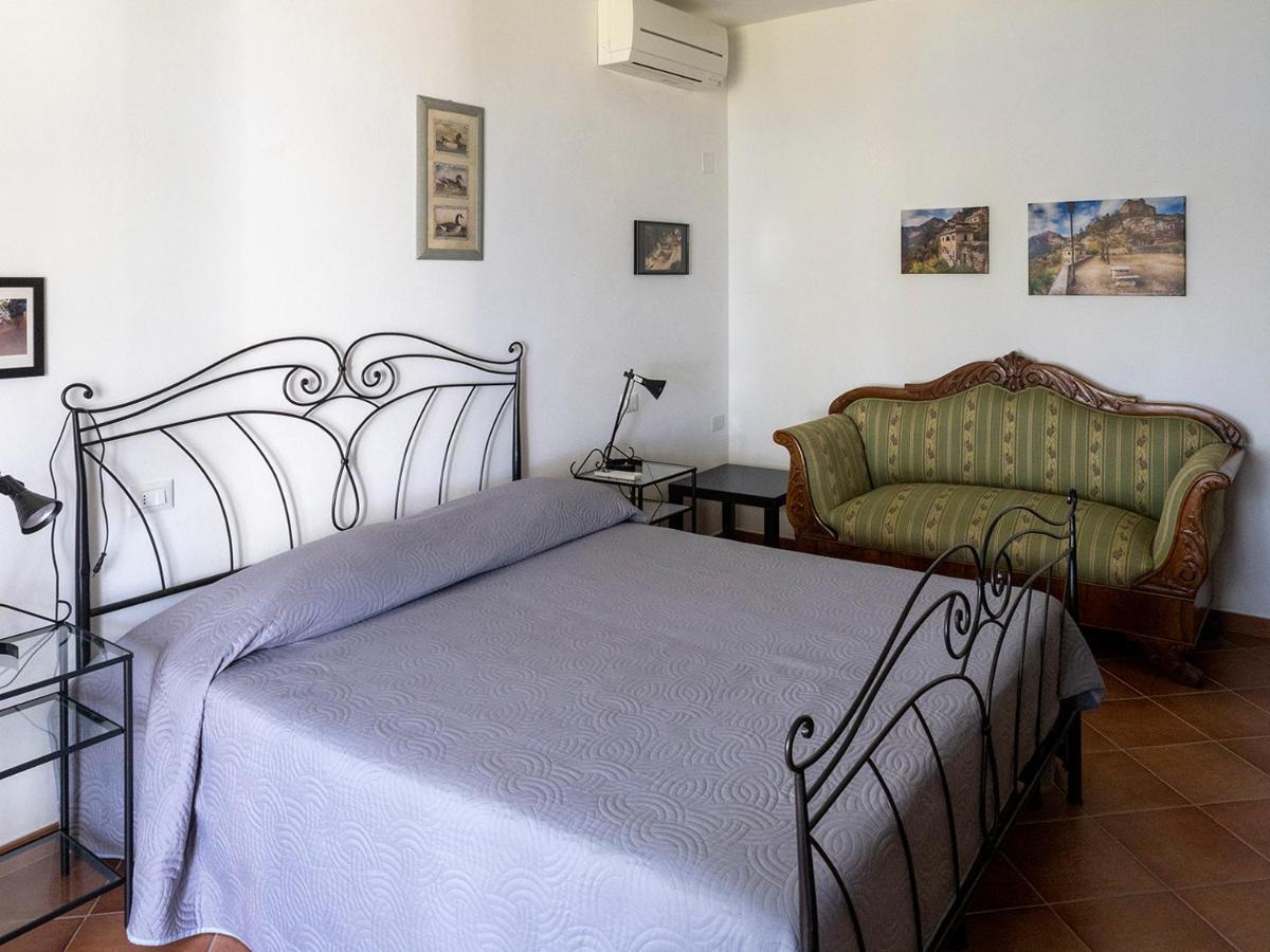 Tra Gli Ulivi Bed & Breakfast ปิเอตราลิกูเร ภายนอก รูปภาพ