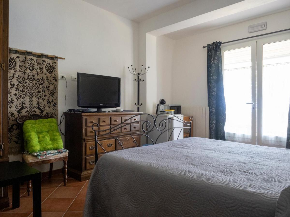 Tra Gli Ulivi Bed & Breakfast ปิเอตราลิกูเร ภายนอก รูปภาพ