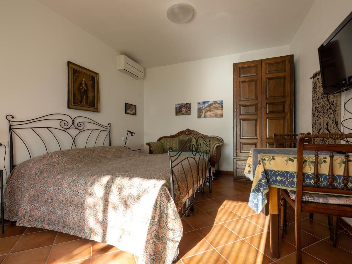 Tra Gli Ulivi Bed & Breakfast ปิเอตราลิกูเร ภายนอก รูปภาพ
