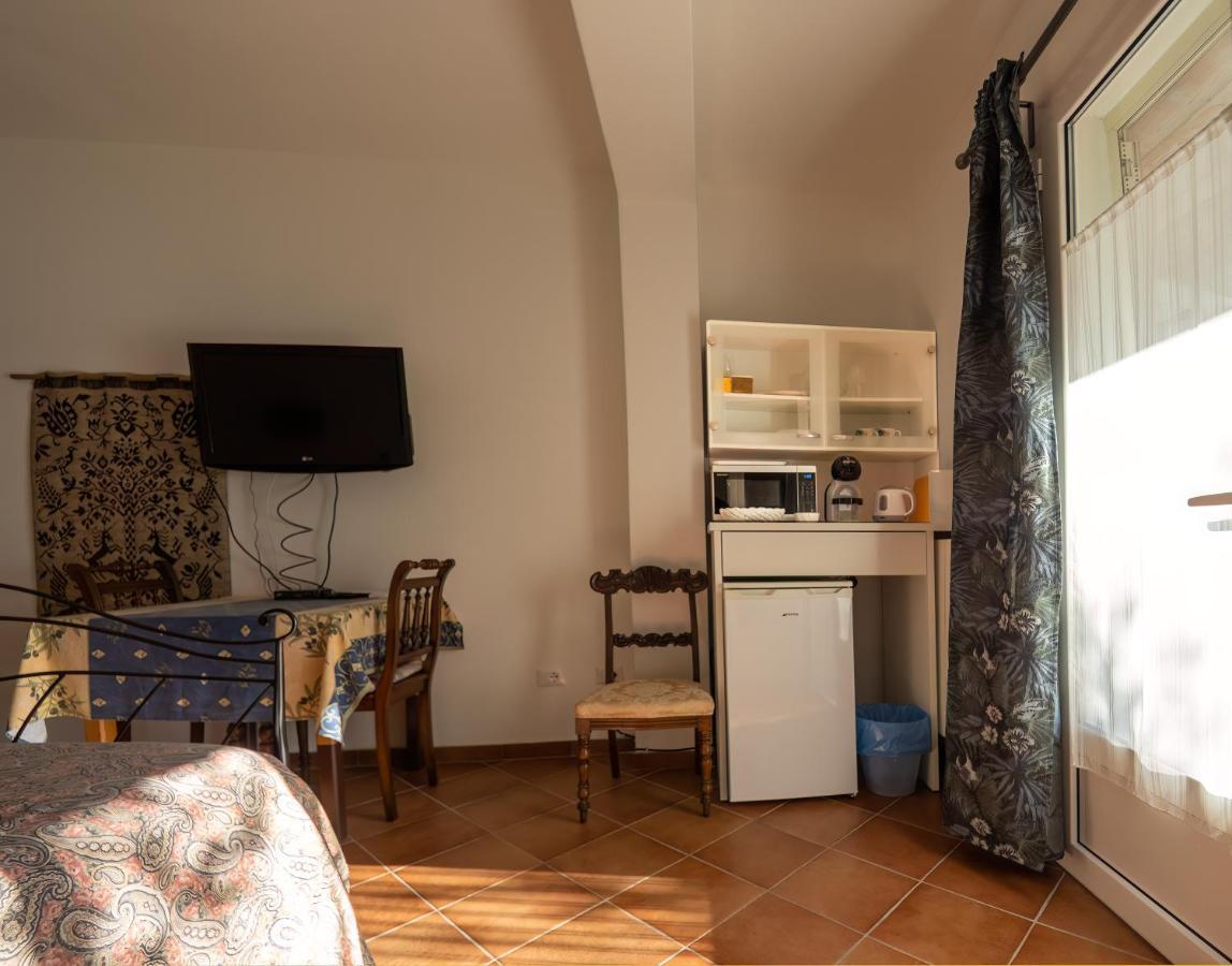 Tra Gli Ulivi Bed & Breakfast ปิเอตราลิกูเร ภายนอก รูปภาพ
