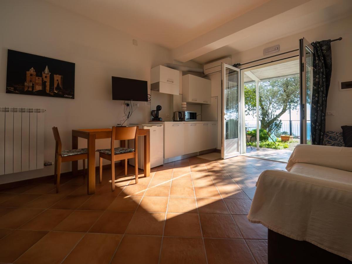 Tra Gli Ulivi Bed & Breakfast ปิเอตราลิกูเร ภายนอก รูปภาพ