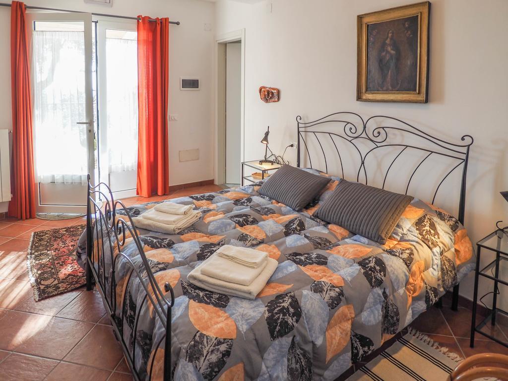 Tra Gli Ulivi Bed & Breakfast ปิเอตราลิกูเร ภายนอก รูปภาพ