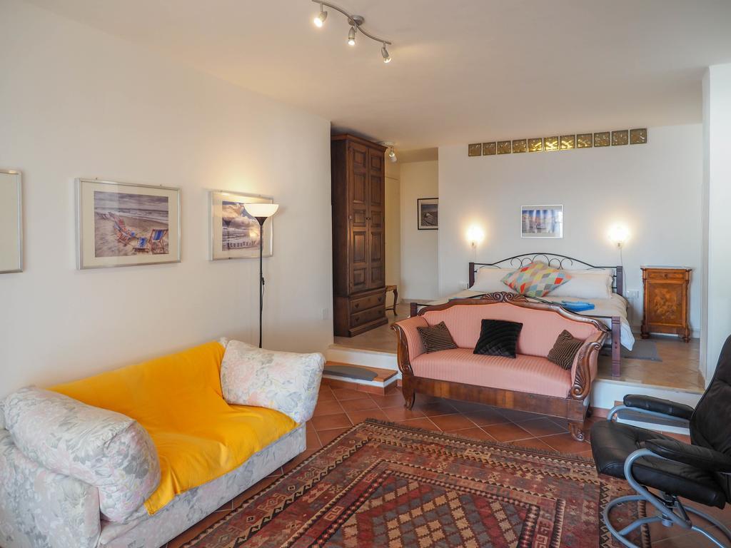 Tra Gli Ulivi Bed & Breakfast ปิเอตราลิกูเร ห้อง รูปภาพ