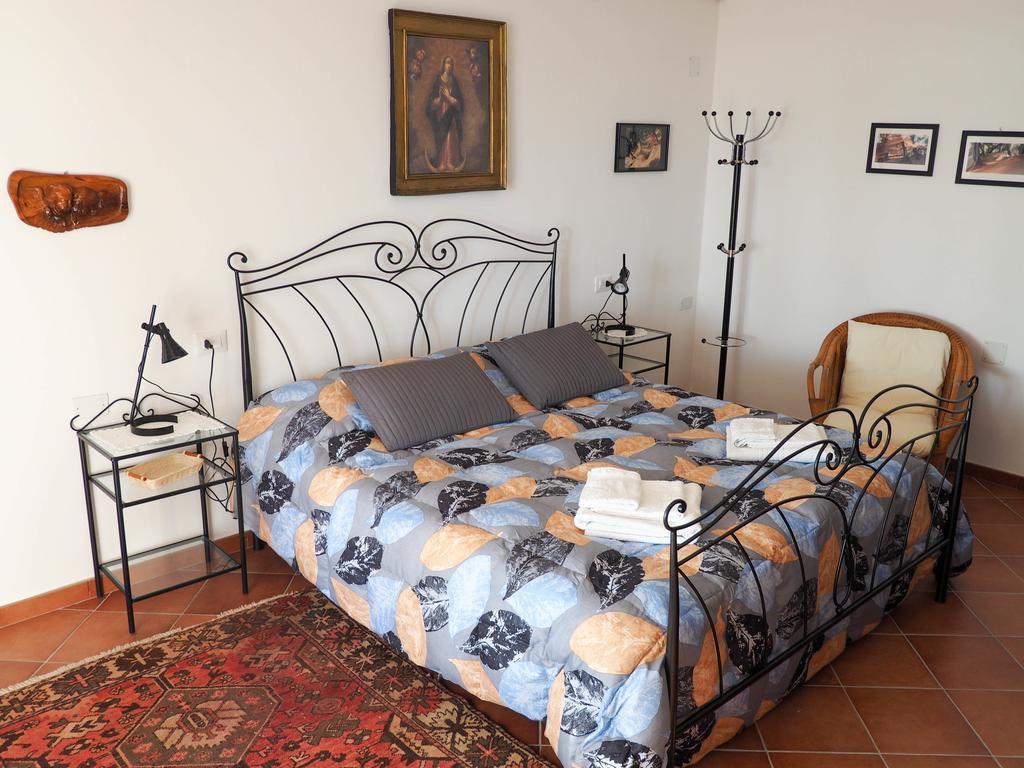 Tra Gli Ulivi Bed & Breakfast ปิเอตราลิกูเร ห้อง รูปภาพ
